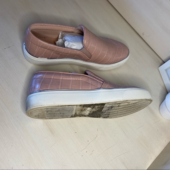 Aldo Pink Leather Slip Ons - Picture 4 of 6